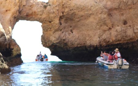 grottenfahrt_ponta_de_piedade_lagos_1_1920x690
