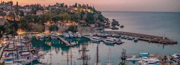 Antalya v noci s Land of Legends