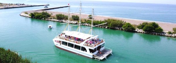 THE Deluxe Catamaran