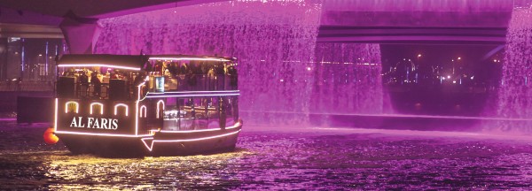 Večera na krstarenju kanalom